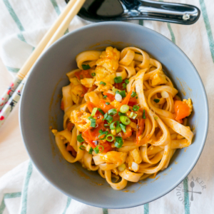 EASY CHINESE NOODLES WITH CHERRY TOMATOES, EGG AND SPRING ONION