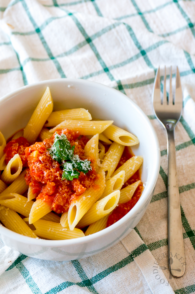 Easy 4Ingredient Tomato Sauce for Pasta