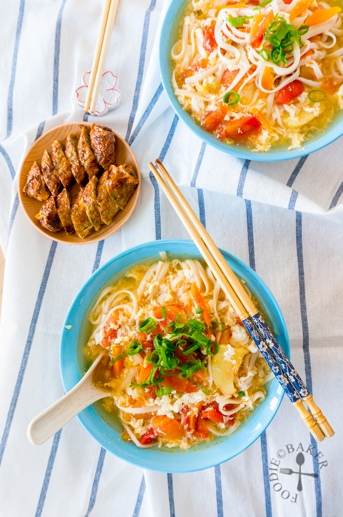Chinese Tomato and Egg Noodle Soup (番茄鸡蛋面汤)
