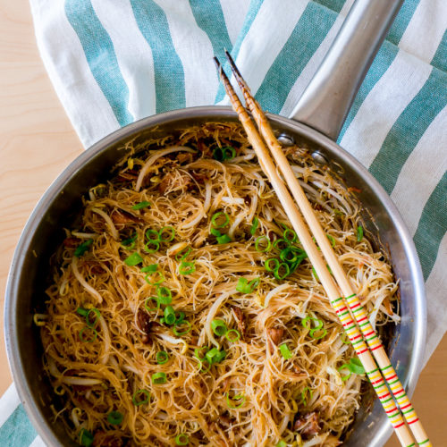 One-Pan Fried Bee Hoon (with Canned Stewed Pork & Bean Sprouts)